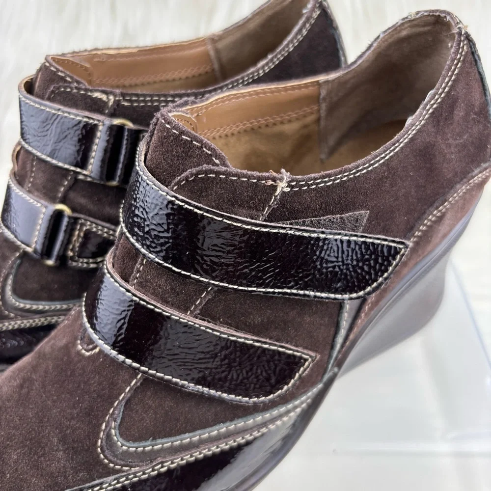AEROSOLES  Black Wedge Loafers with Velcro Adjustable Straps